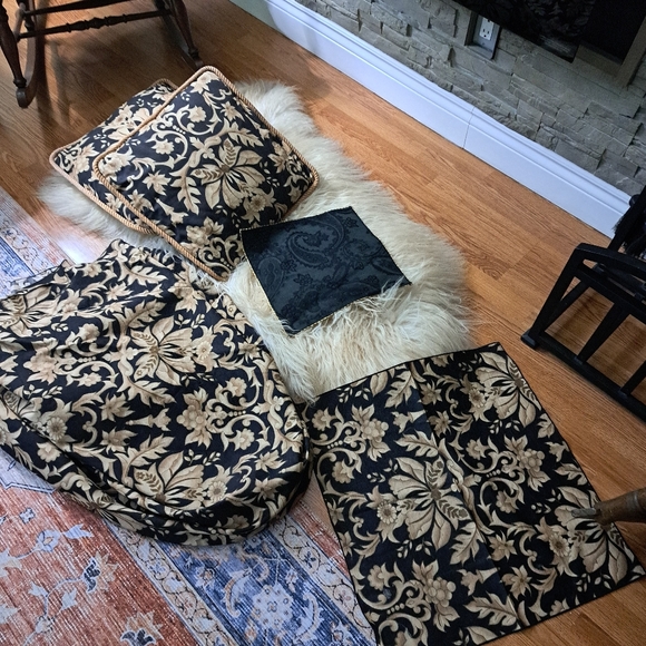 Living room accents - Picture 2 of 2